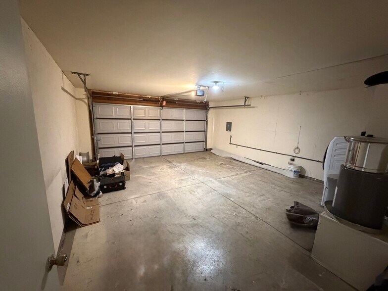 Building Photo - 729 W 37th St