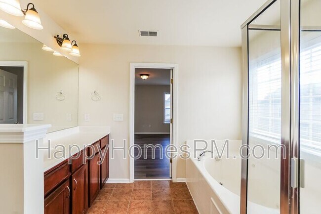 Building Photo - 614 Parkwood Dr