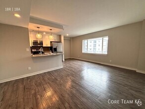 Building Photo - One bedroom near Plaza - in unit laundry!