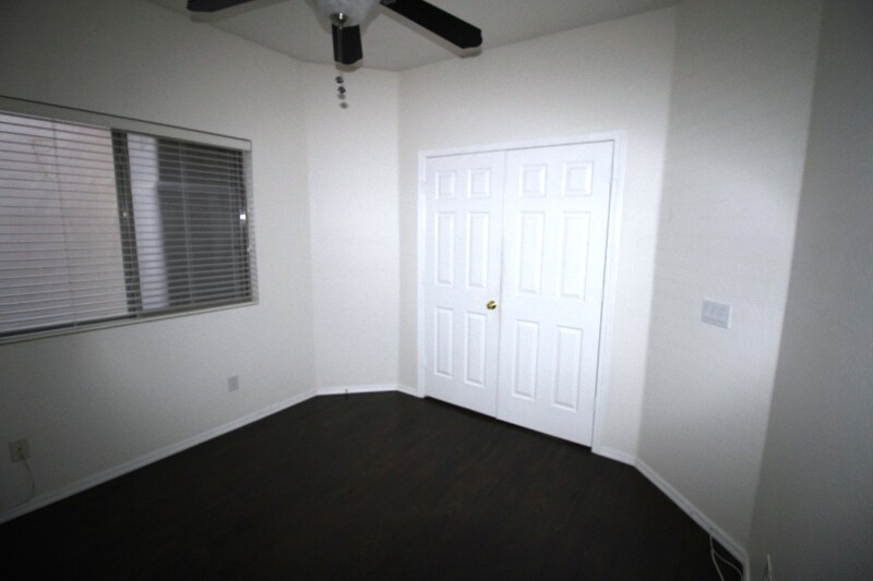 Building Photo - 440 S Val Vista Dr