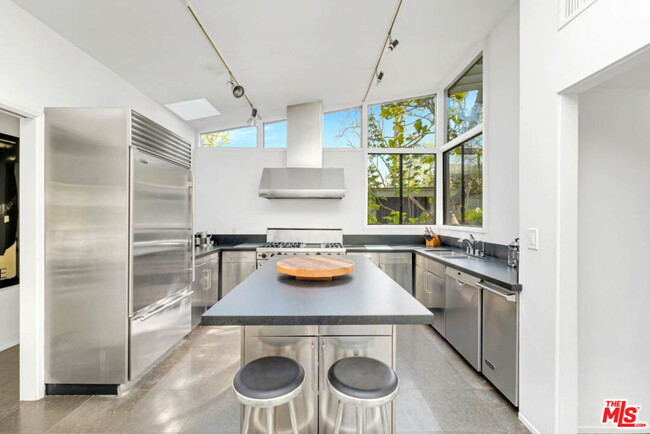 Building Photo - 30611 Las Estrellas Dr