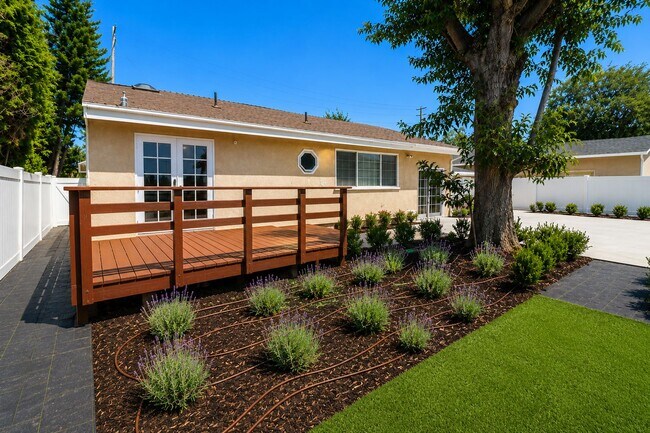 Building Photo - OWNER REMODEL - STUDENT RENTAL NEAR CAMPUS – HUGE DISCOUNT + ONE MONTH FREE!