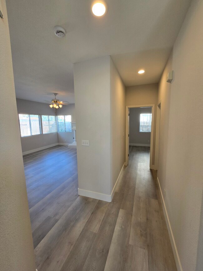 Building Photo - 1842 Loma Linda Cir