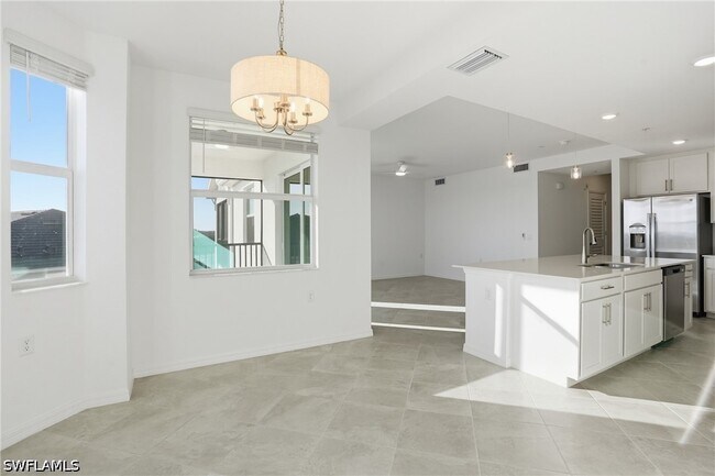 Building Photo - 15405 Grn Acrs Ave