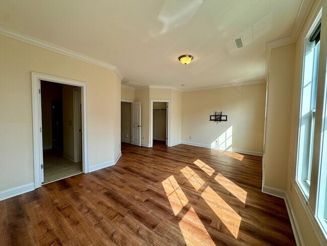 Building Photo - 563 Balsam Fir Dr