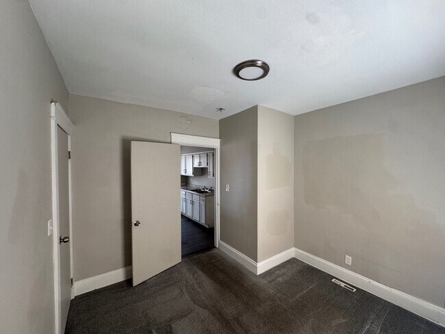 Building Photo - 2773 E 117th St