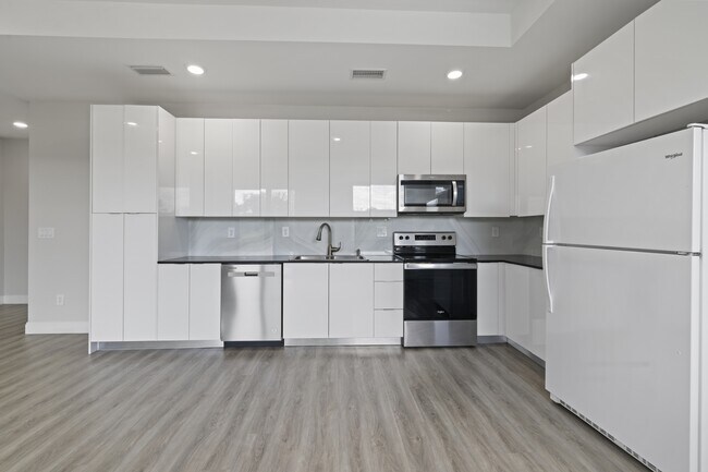 Building Photo - 679 Windermere Dr