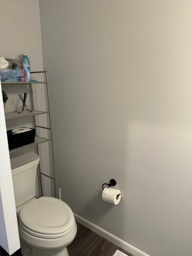 Guest bathroom - 2519 Spark St