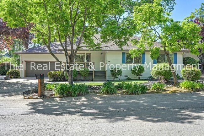 Building Photo - 2277 Knollwood Dr