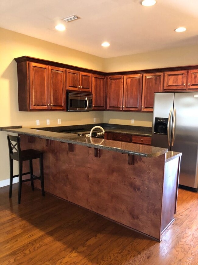 Building Photo - Eagle Landing - End Unit!