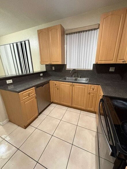 Building Photo - 2819 SE 15th Rd