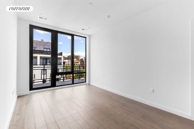 Building Photo - 407 E 117th St