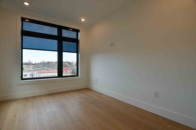 Building Photo - 2639 4th St NE
