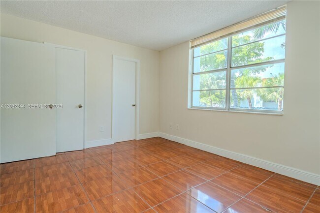 Building Photo - 482 NW 165th St