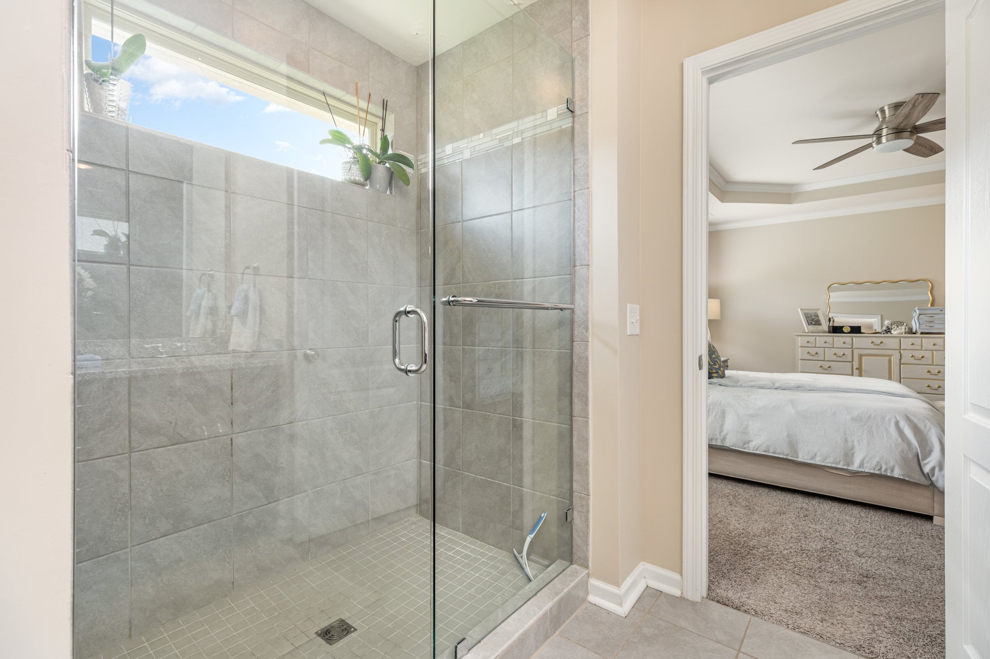 Walk in shower - 6006 Cadence Ln