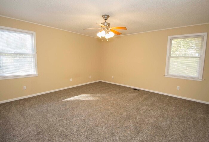 Building Photo - 286 Woodwinds Dr