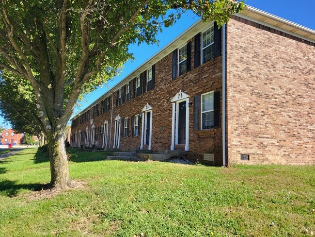Primary Photo - 1103 Blackberry Ln
