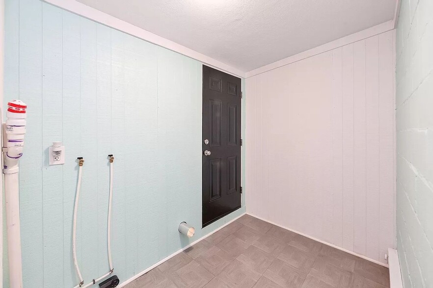 Building Photo - 1031 Harris St