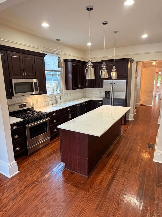 Building Photo - Gorgeous Two Story 3BD/2.5BA w/ Private Fenced in Backyard