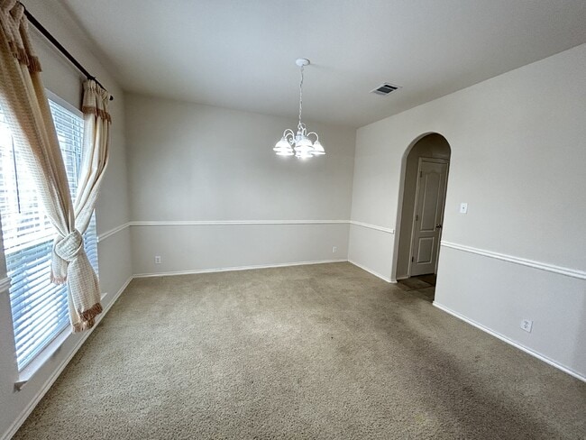 Building Photo - 5 Bedrooms house at Roger Ranch ready to m...
