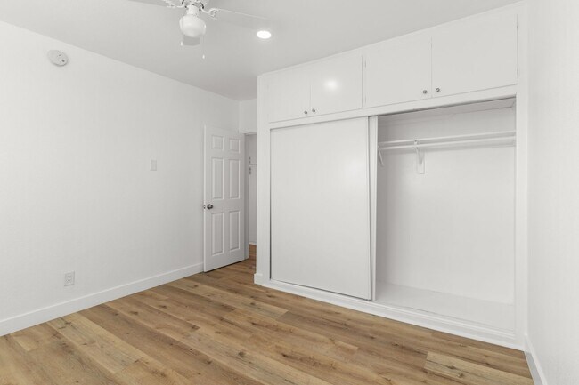 Building Photo - 927 Daisy Avenue
