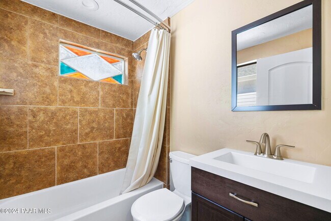 Building Photo - 306 S Virginia St