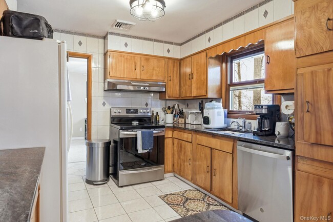 Building Photo - 946 NY-311