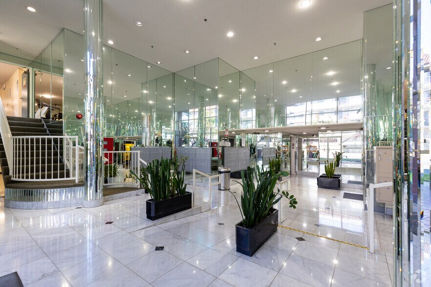 315 S La Fayette Park Pl - 315