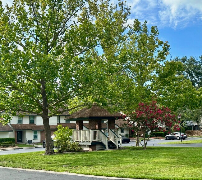 Building Photo - 4137 Crossroads Pl