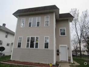 Building Photo - 1152 E Maple St