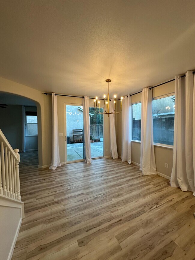 Building Photo - 721 W Fontaine Ln