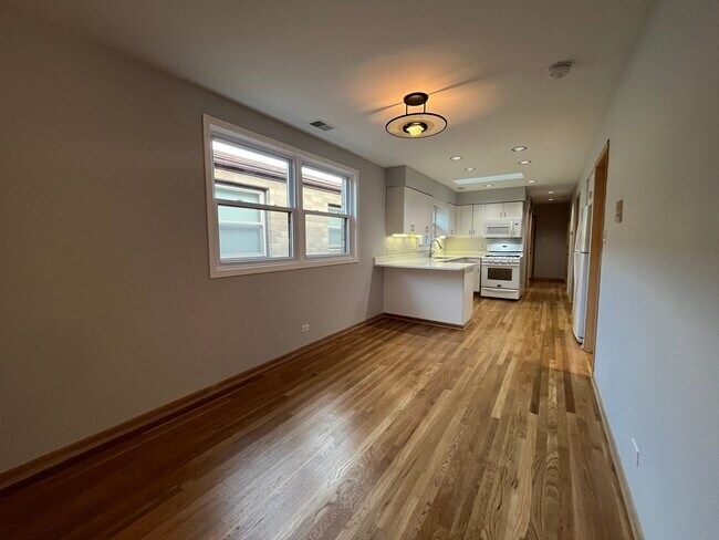Building Photo - 449 W 37th St