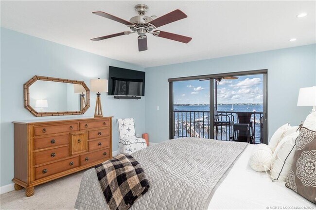 Building Photo - 415 NW North River Dr