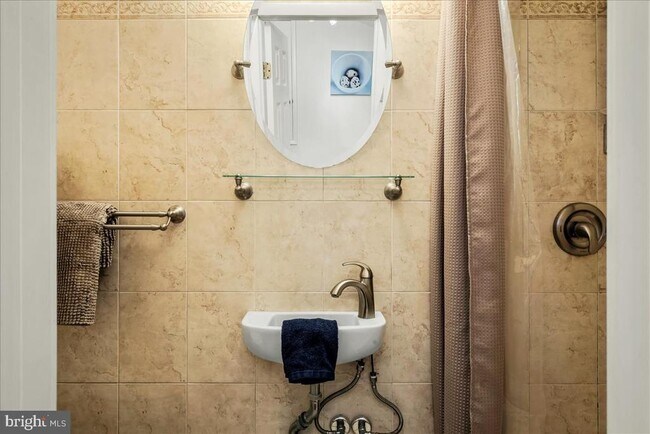 Building Photo - 31 Middle Village Way