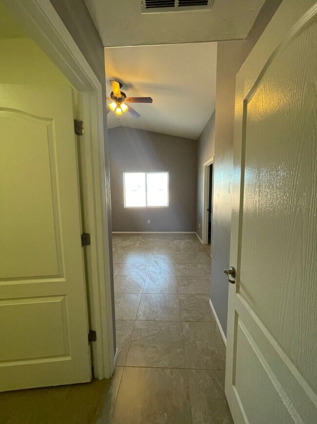 Building Photo - Lovely 4 Bedroom 2 Bath Home!