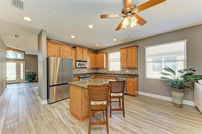 Building Photo - 135 River Enclave Ct