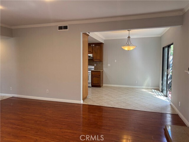 Building Photo - 996 W Huntington Dr