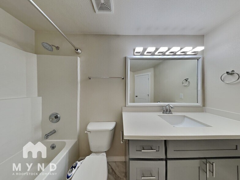 Building Photo - 13523 5th Ave Ct S