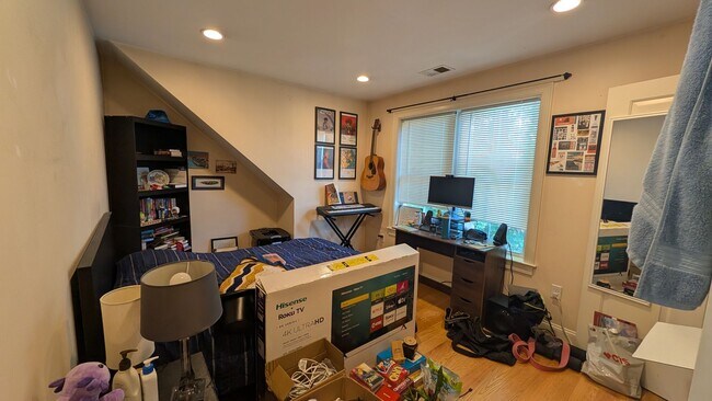 Building Photo - Spacious Townhouse: 4-bed, 3.5 bath unit in Brighton with Garage Parking