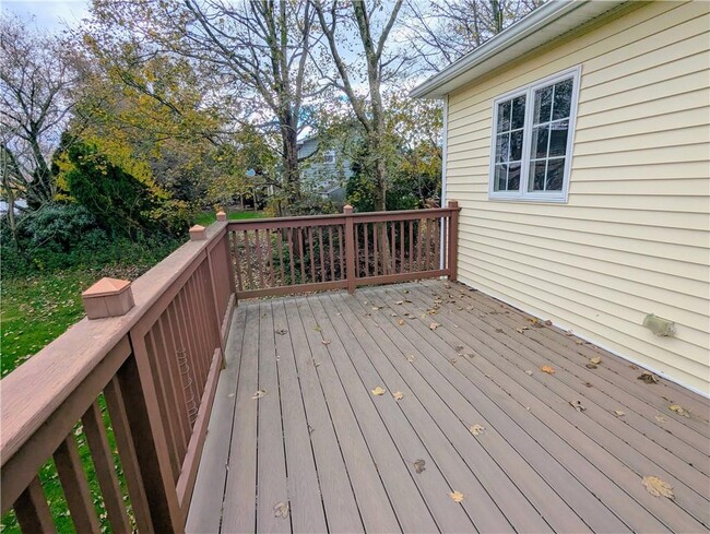 Building Photo - 47 King Phillip St