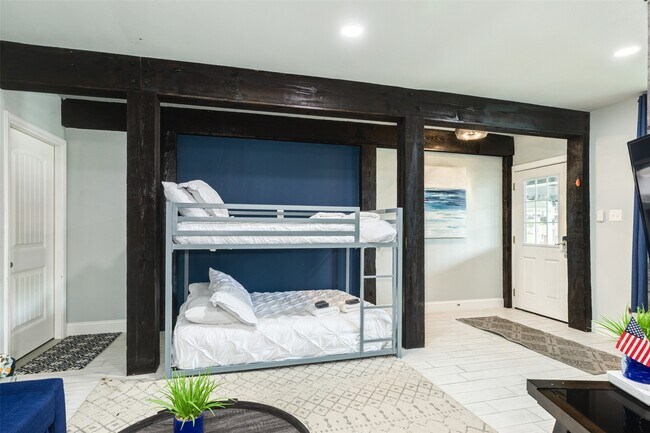 Building Photo - 16614 Bermuda Way