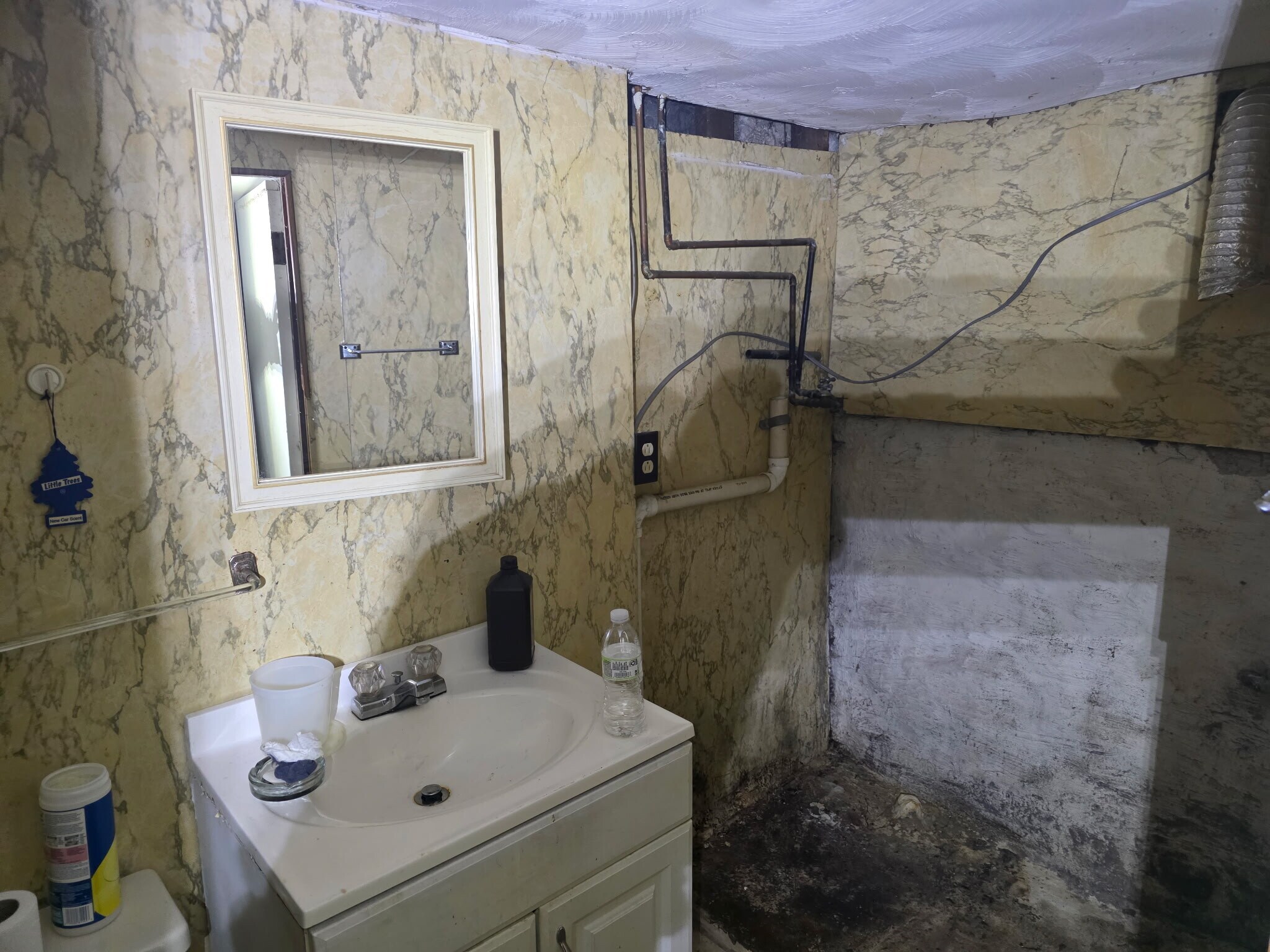 Building Photo - 4784 Highland Ave