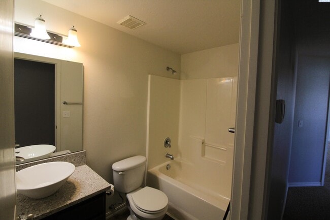 Building Photo - 4 bedroom, 2 1/2 bath home in Pasco