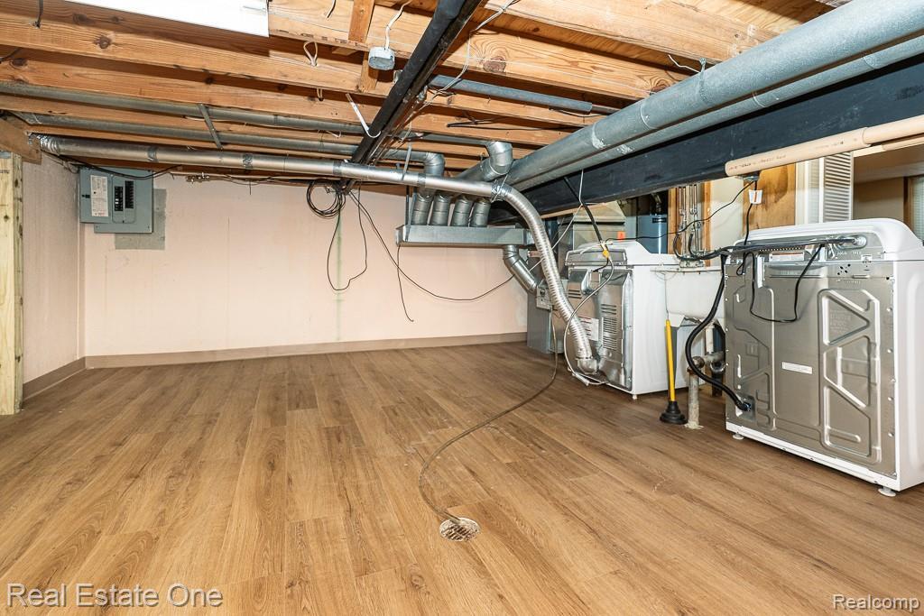 Building Photo - 5075 Buckingham