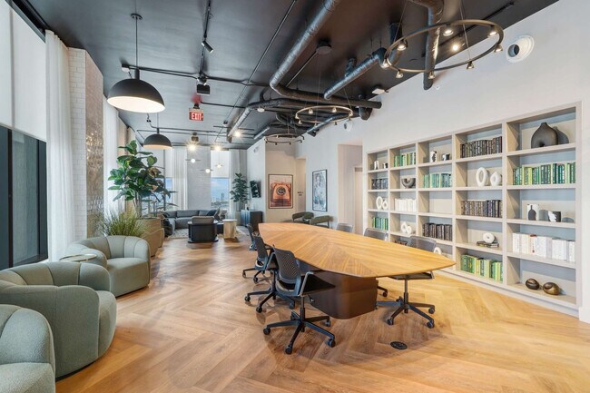 Building Photo - 121 NE 5th St