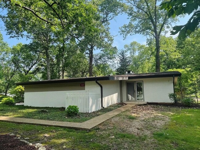 Building Photo - 203 Hathaway Dr