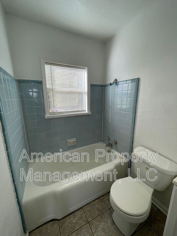 Building Photo - 2730 N Main St