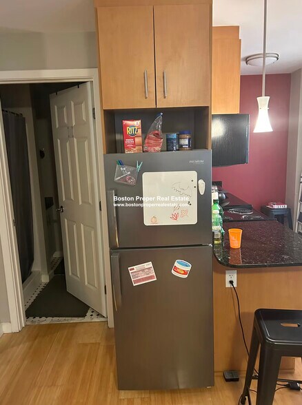 Building Photo - 461 Park Dr