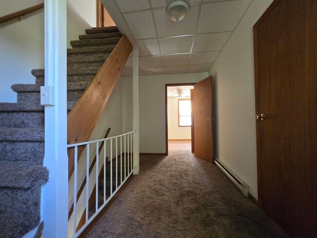 Building Photo - Spacious two-bedroom townhome in Stockerto...