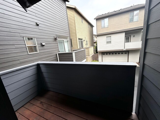 Building Photo - 3 Bedroom Home Across The Street From Villa Sports!!